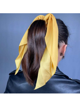 Chouchou Avec Un Foulard Jaune Moutarde Pour Vos Cheveux