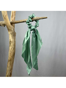Chouchou Avec Un Foulard Vert Printemps Pour Vos Cheveux