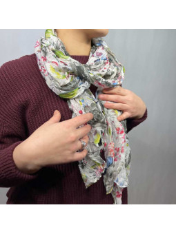 Écharpe Aux Motifs Printaniers Grise Et Verte Fleuris