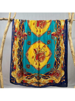 Long Foulard Soyeux De Couleur Doré Sur Un Fond Bleu Nuit Et Turquoise Premium