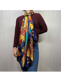 Large Foulard Doré Sur Un Fond Bleu Nuit Et Turquoise Premium