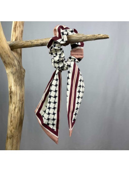 Foulard Cheveux Blanc, Rose Et Rouge Aux Petits Carrés