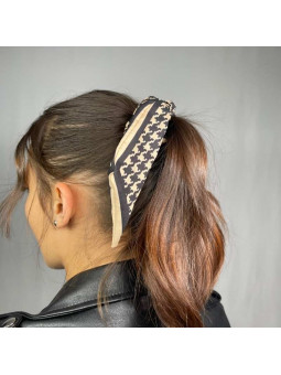 Foulard Avec Chouchou Pour Cheveux Noir Et Beige Aux Petits Carrés