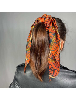 Foulard Cheveux Rouge Aux Motifs Doré Et Noir