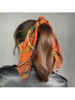 Foulard Avec Chouchou Pour Cheveux Rouge Aux Motifs Doré Et Noir