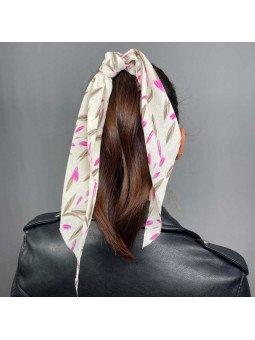 Foulard Avec Chouchou Cheveux Blanc Aux Leger Motifs Fleuris