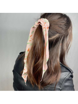 Foulard Avec Chouchou Pour Cheveux Rose Aux Leger Motifs Fleuris