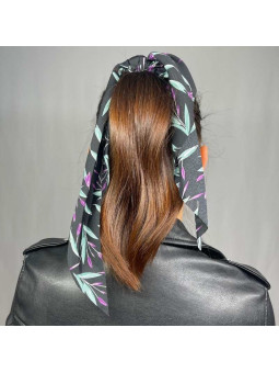 Foulard Avec Chouchou Pour Cheveux Noir Aux Leger Motifs Fleuris