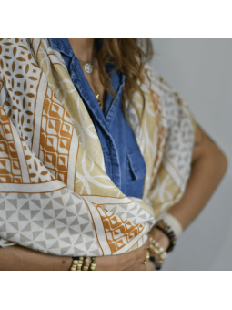 Écharpe Fleuris De 180 cm Aux Tons Café Crème Et Motifs Finement Imprimés