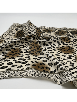 Petit Foulard Carré Au Motif Léopard Argentée 50cm Soyeux Et Brillant
