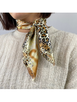 Petit Foulard Carré Au Motif Léopard Ocre Dorée 50cm Soyeux Et Brillant