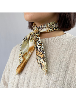 Petit Foulard Carré Au Motif Léopard Ocre Dorée 50cm Soyeux Et Brillant