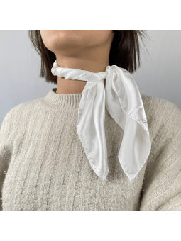 Petit Foulard Carré Monochrome Blanc Ivoire De 50 cm Satiné Et Brillant