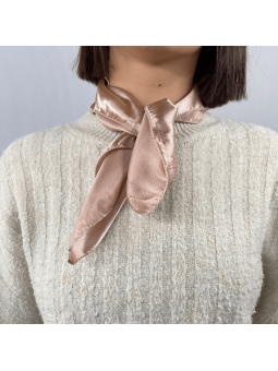 Petit Foulard Carré Monochrome Rose Gold De 50 cm Satiné Et Brillant