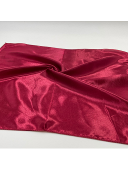 Petit Foulard Carré Monochrome Rouge Rubis De 50 cm Satiné Et Brillant