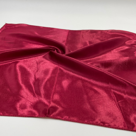 Petit Foulard Carré Monochrome Rouge Rubis De 50 cm Satiné Et Brillant