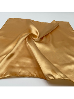 Petit Foulard Carré Monochrome Doré Feu De 50 cm Satiné Et Brillant