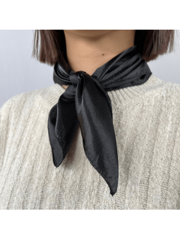 Petit Foulard Carré Monochrome Noir Intense De 50 cm Satiné Et Brillant