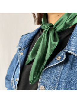 Petit Foulard Carré Monochrome Vert Sapin De 50 cm Satiné Et Brillant