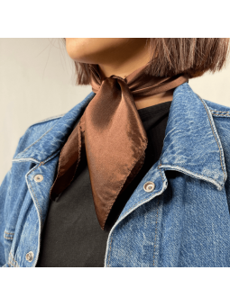 Petit Foulard Carré Monochrome Chocolat Cuivré De 50 cm Satiné Et Brillant