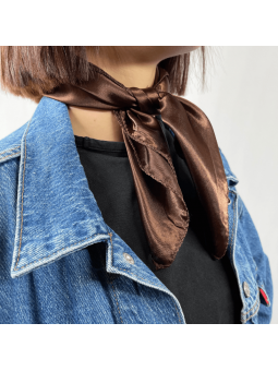 Petit Foulard Carré Monochrome Chocolat Cuivré De 50 cm Satiné Et Brillant