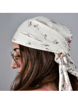 Foulard Carré 70 cm Aux Motifs Délicats De Fleurs De Cerisier Beige