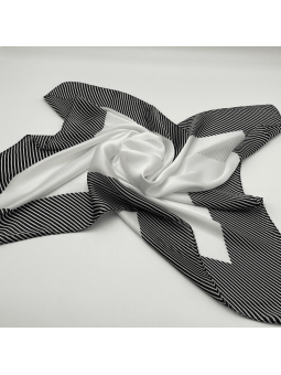 Foulard Carré 70 cm Blanc Profond Bordé De Fines Rayures Noires