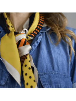 Foulard Carré 70 cm Jaune, Noir et Orange Aux Motifs Géométriques Abstrait