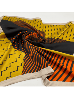Foulard Carré 70 cm Jaune, Noir et Orange Aux Motifs Géométriques Abstrait