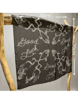 Foulard Carré Noir à Imprimé "Good Luck" Bonne Chance