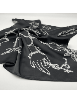 Foulard Carré Noir à Imprimé "Good Luck" Bonne Chance