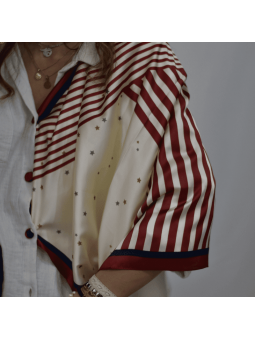 Foulard Carré 70 cm Bordeaux, Bleu et Crème Parsemer Finement de Petites Etoiles et De Fines Rayures