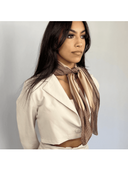 Foulard Carré Café Crème Bordé De Fines Rayures Bordeaux profond