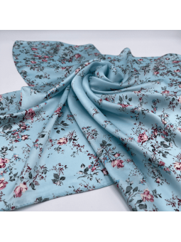 Foulard Carré 70 cm Bleu Claire Aux Délicates Fleurs De Cerisier