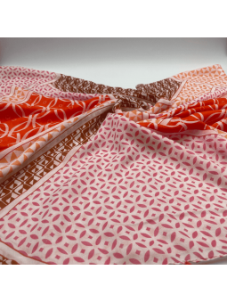 Écharpe Rose Orangé 180 cm Aux Motifs Fleuries Et Ses Petits Pompons